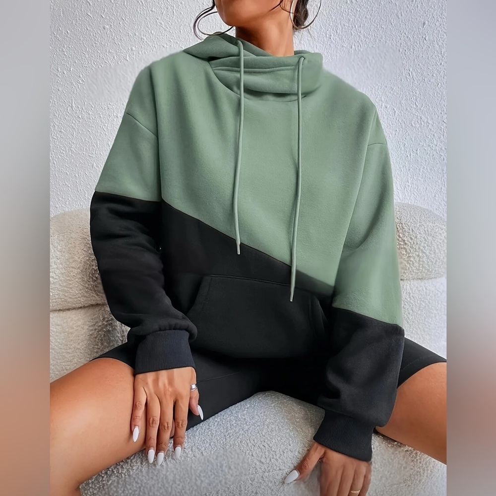 NWOT Colorblock Hoodie w/ High Neck. Size Medium